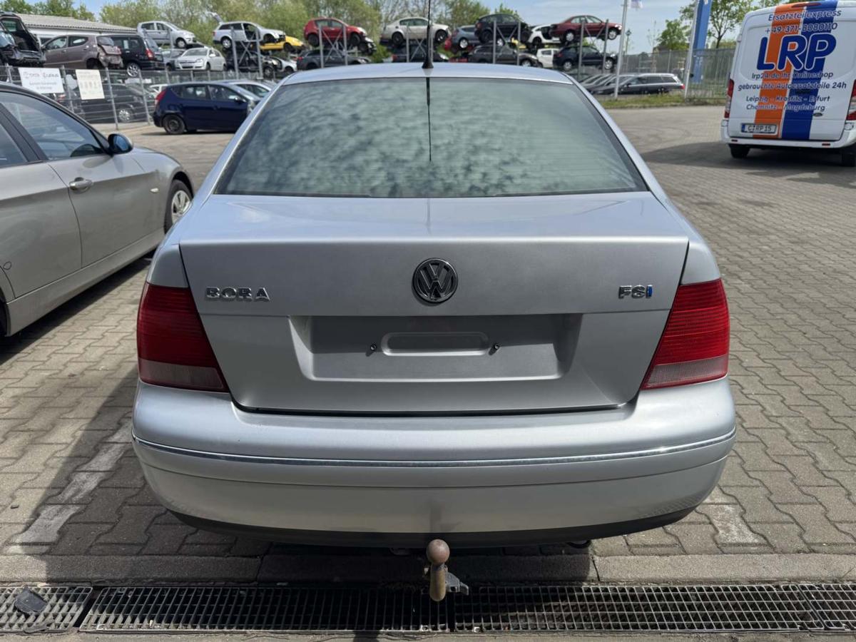 VW Bora original Sto&szlig;stange Stossf&auml;nger hinten LA7W Reflexsilber Limousine Bj.2002